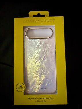 Kendra Scott iPhone 17 air MagSafe Phone Case -